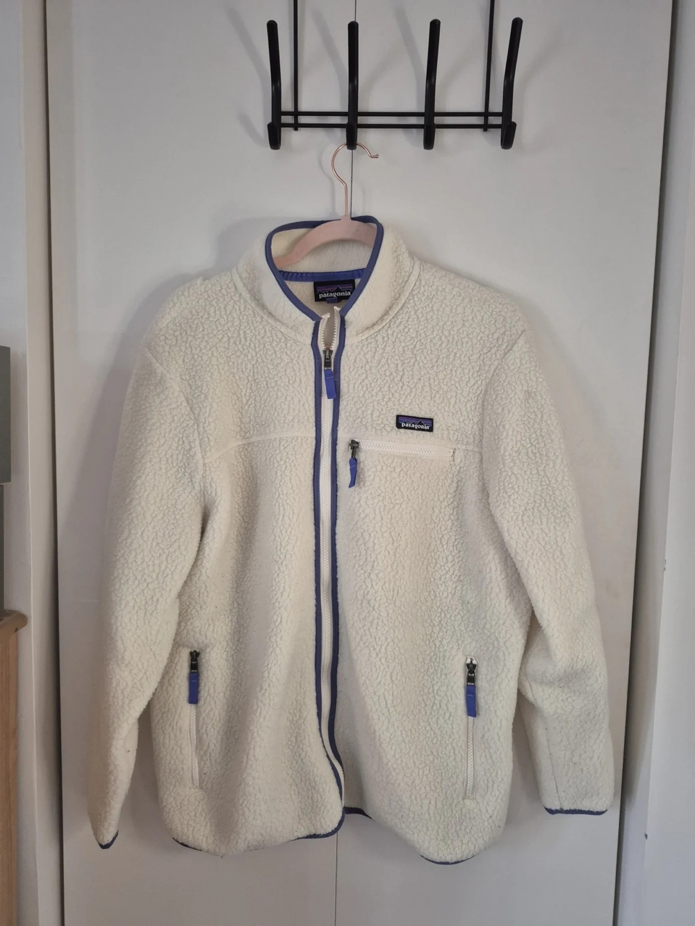 Patagonia White Sherpa Fleece Jacket with Blue Trim - Picture 1 of 3